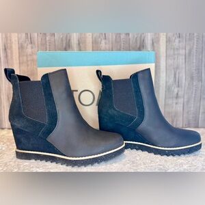 *New in Box* TOMS Maddie Black, Water-resistant booties in Women's Size 9.